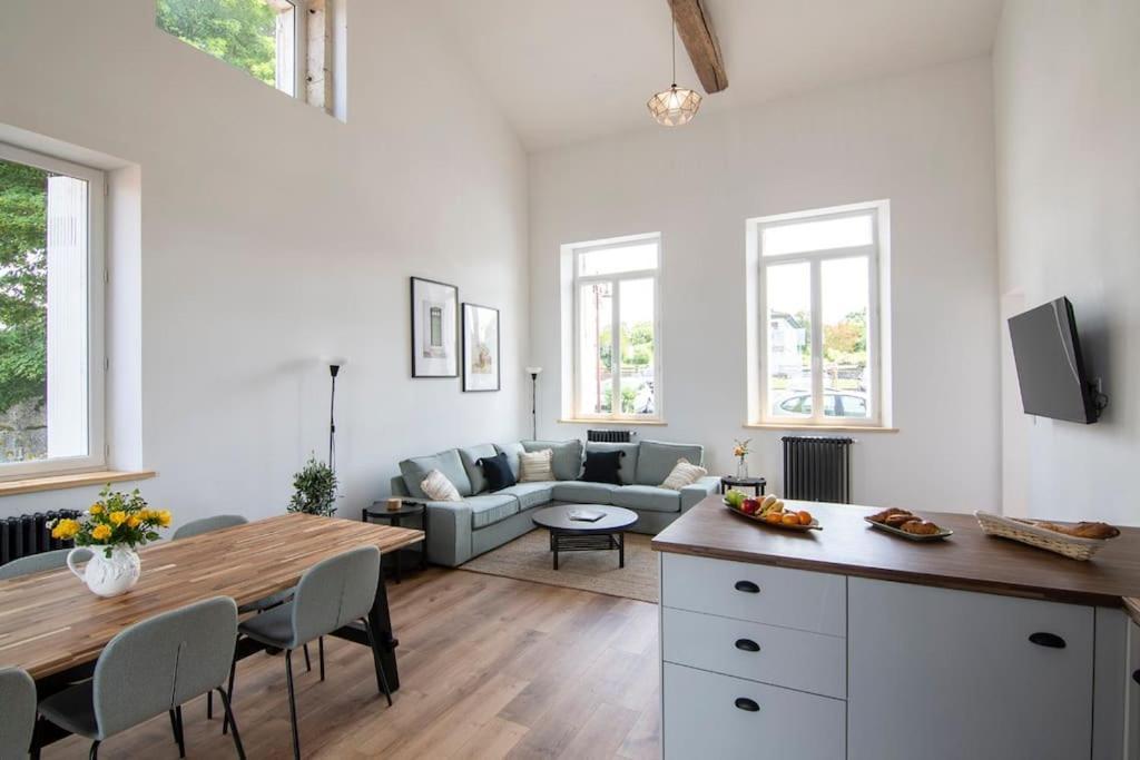 Treize Maison 3 Bed House In Centre Of Saint Severin Екстериор снимка