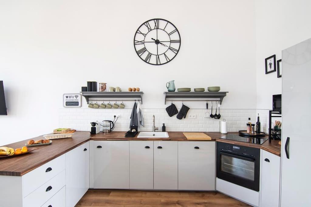 Treize Maison 3 Bed House In Centre Of Saint Severin Екстериор снимка