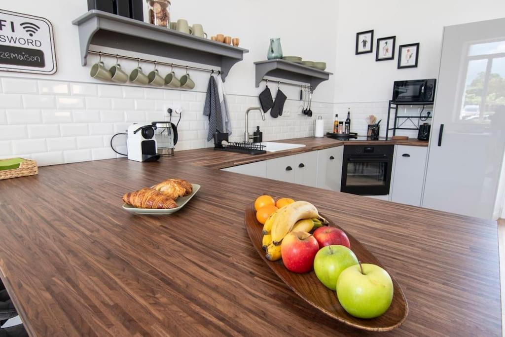Treize Maison 3 Bed House In Centre Of Saint Severin Екстериор снимка