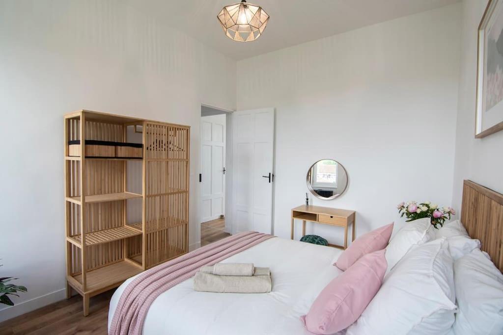 Treize Maison 3 Bed House In Centre Of Saint Severin Екстериор снимка