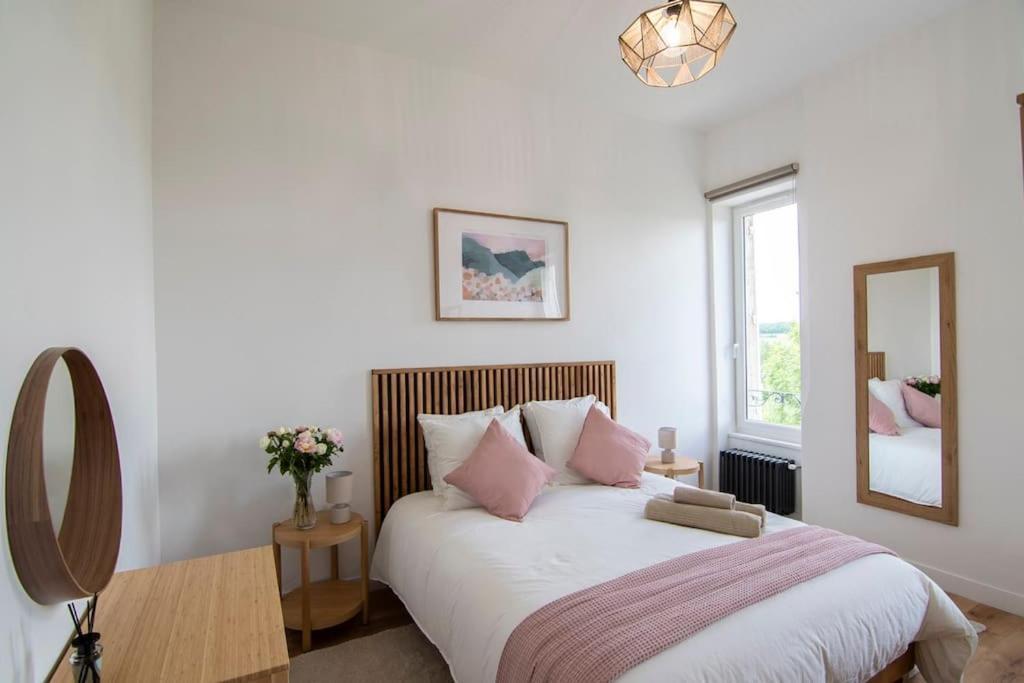 Treize Maison 3 Bed House In Centre Of Saint Severin Екстериор снимка